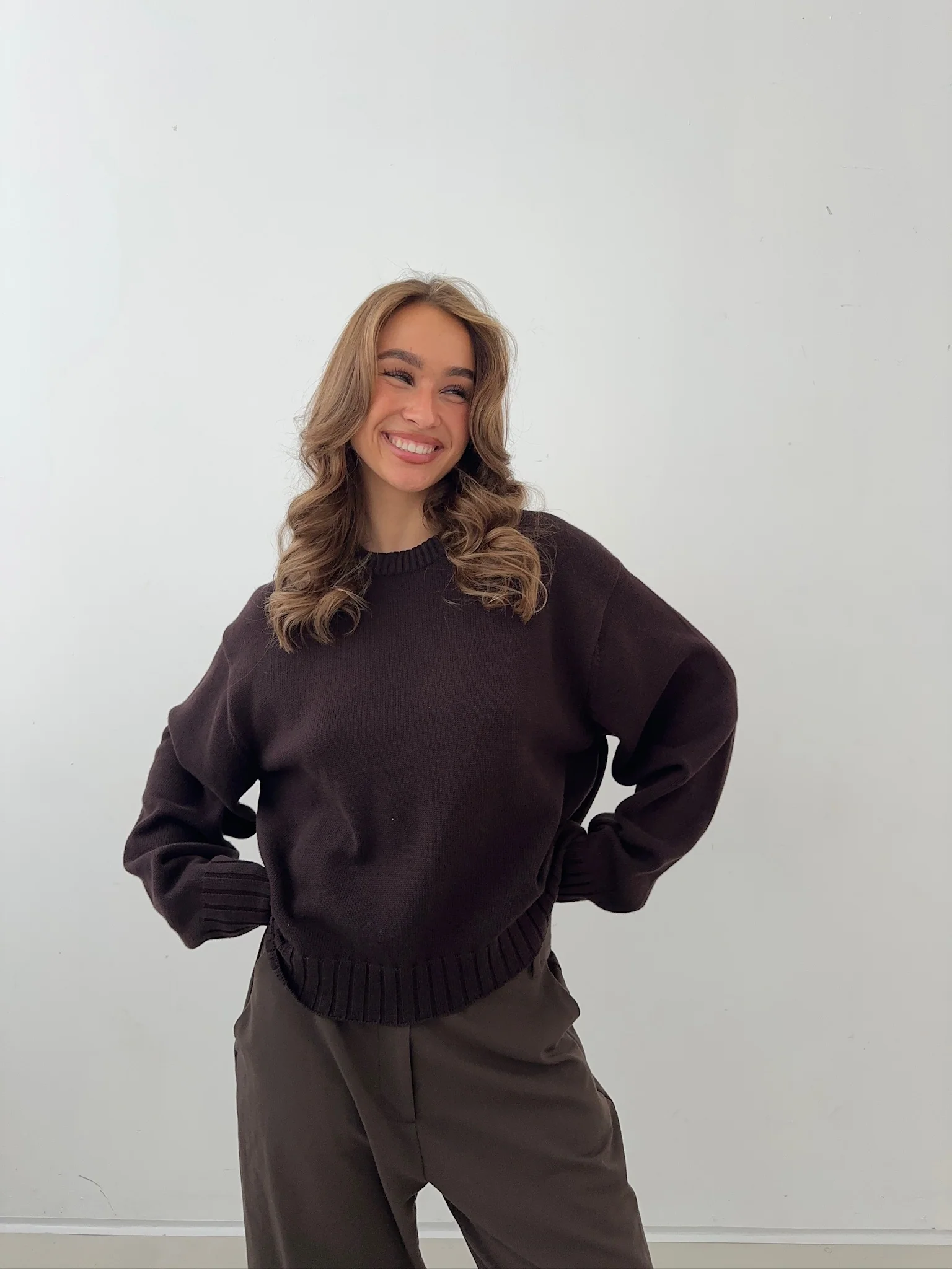 all day light knit sweater chocolate - Image 4