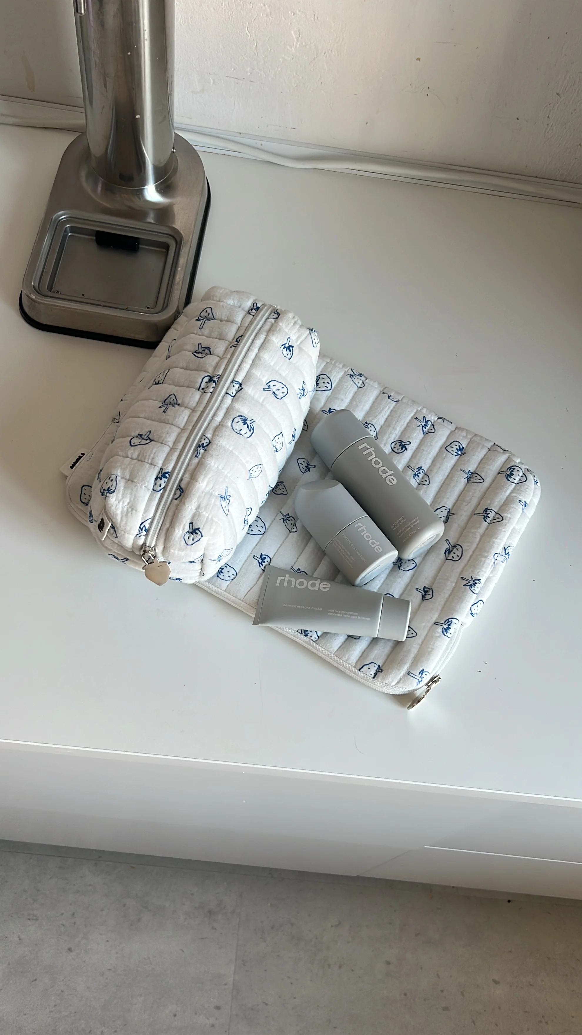 cosmetic bag berries - Image 8