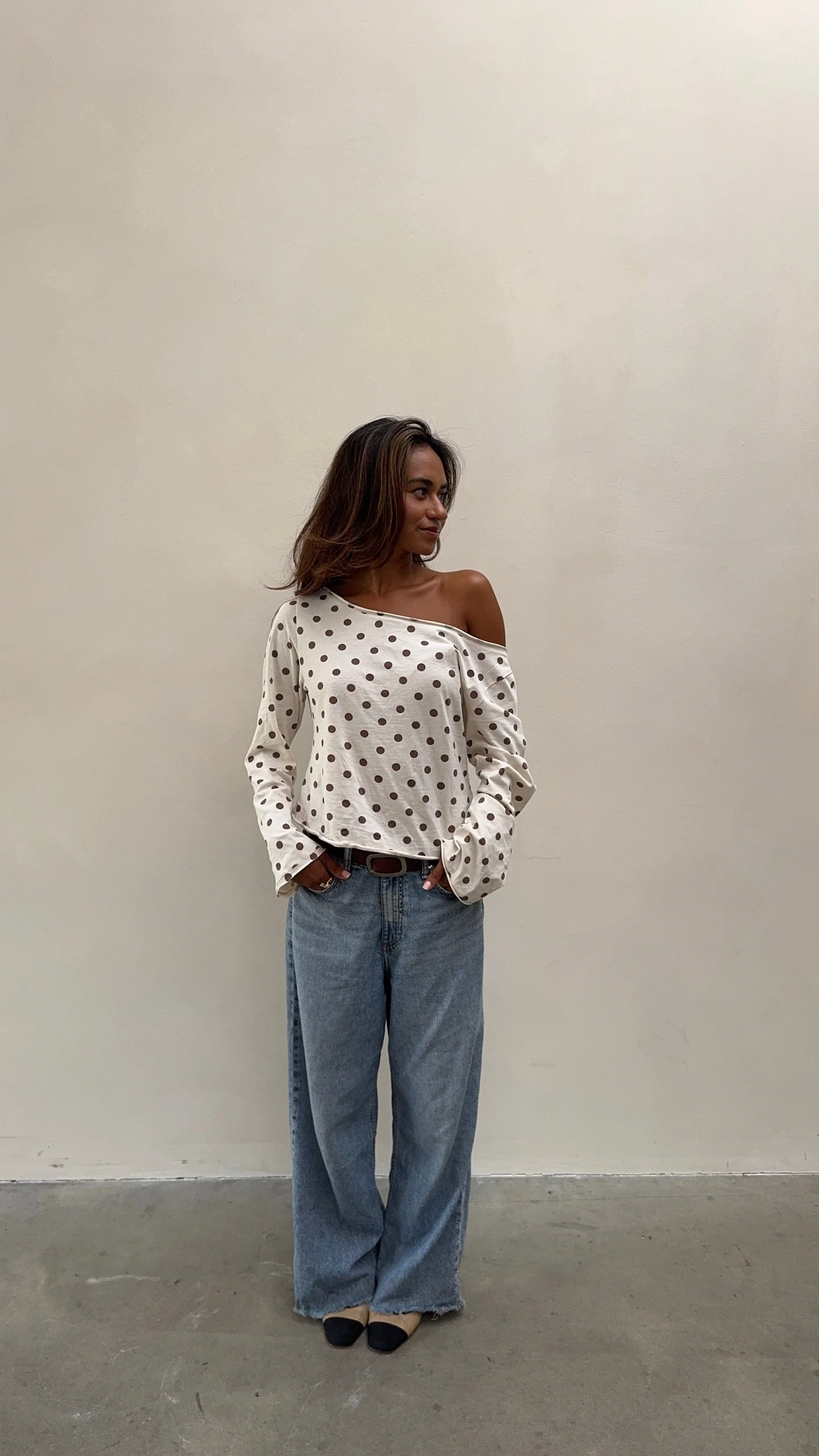 offshoulder longsleeve polka dots - Image 9