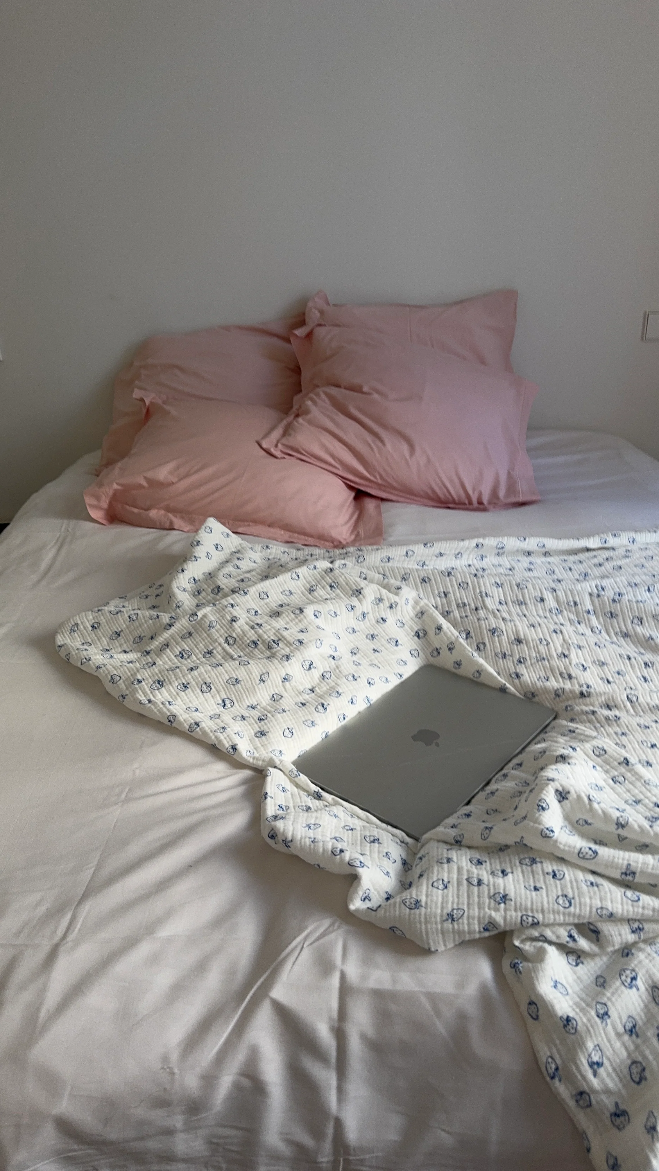 olivia bed cover berries - Image 3