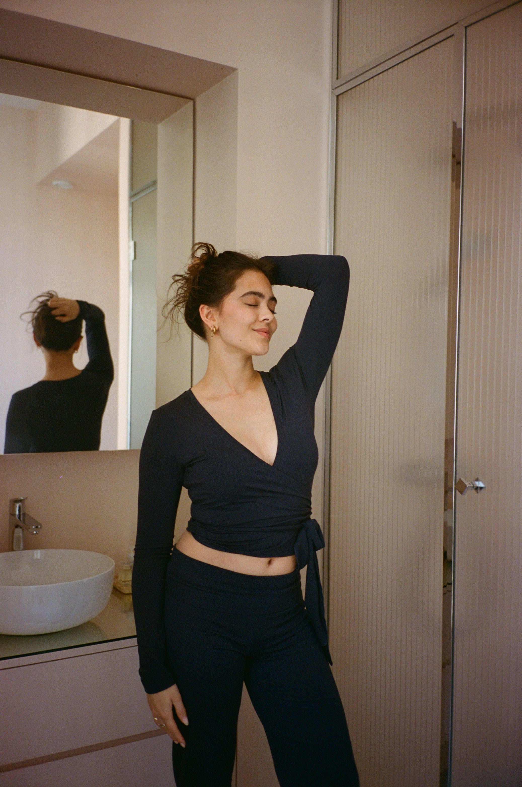 sleek ballet wrap deep blue - Image 6