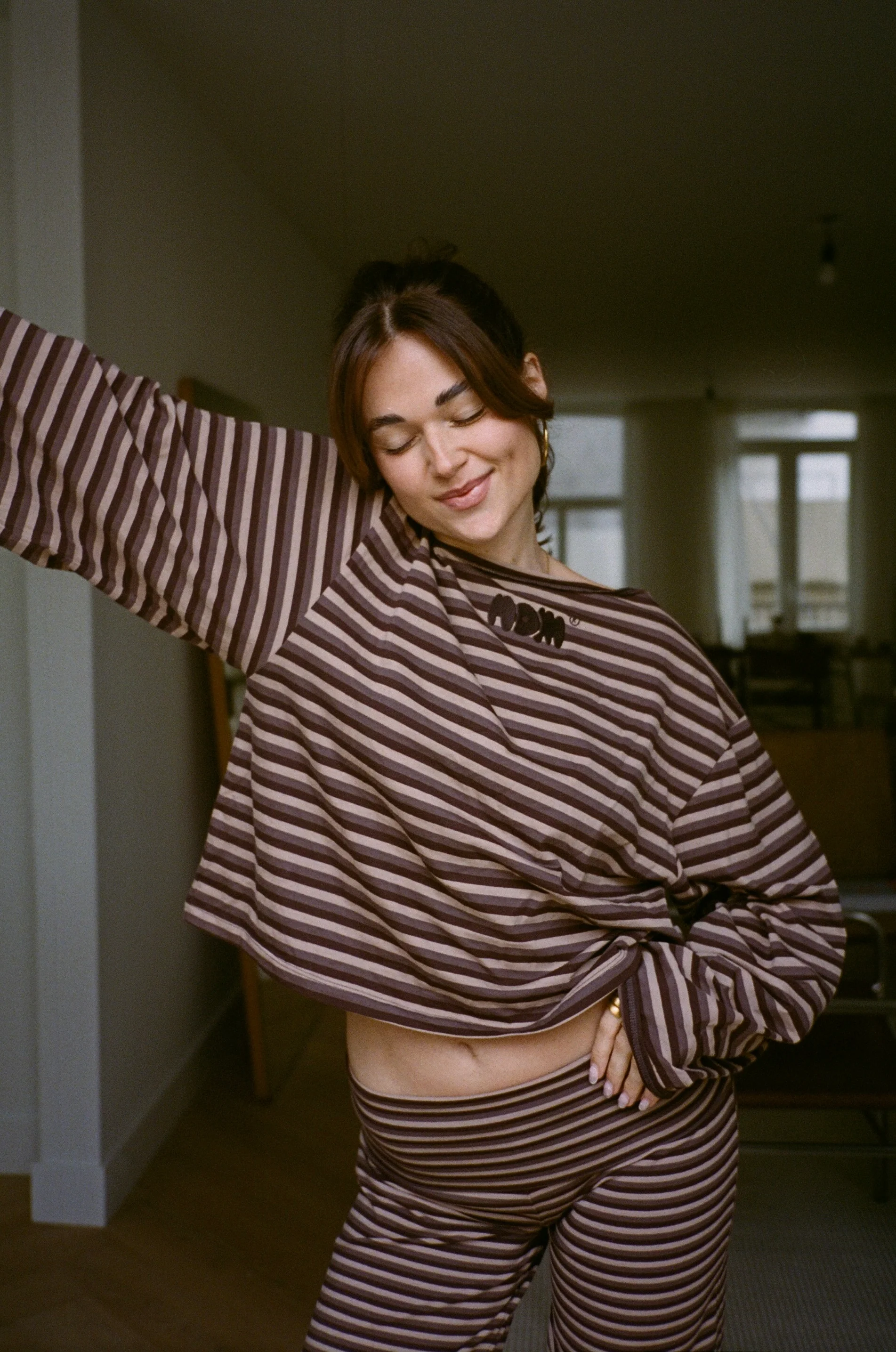 wide neck oversized longsleeve brown stripes - Image 13