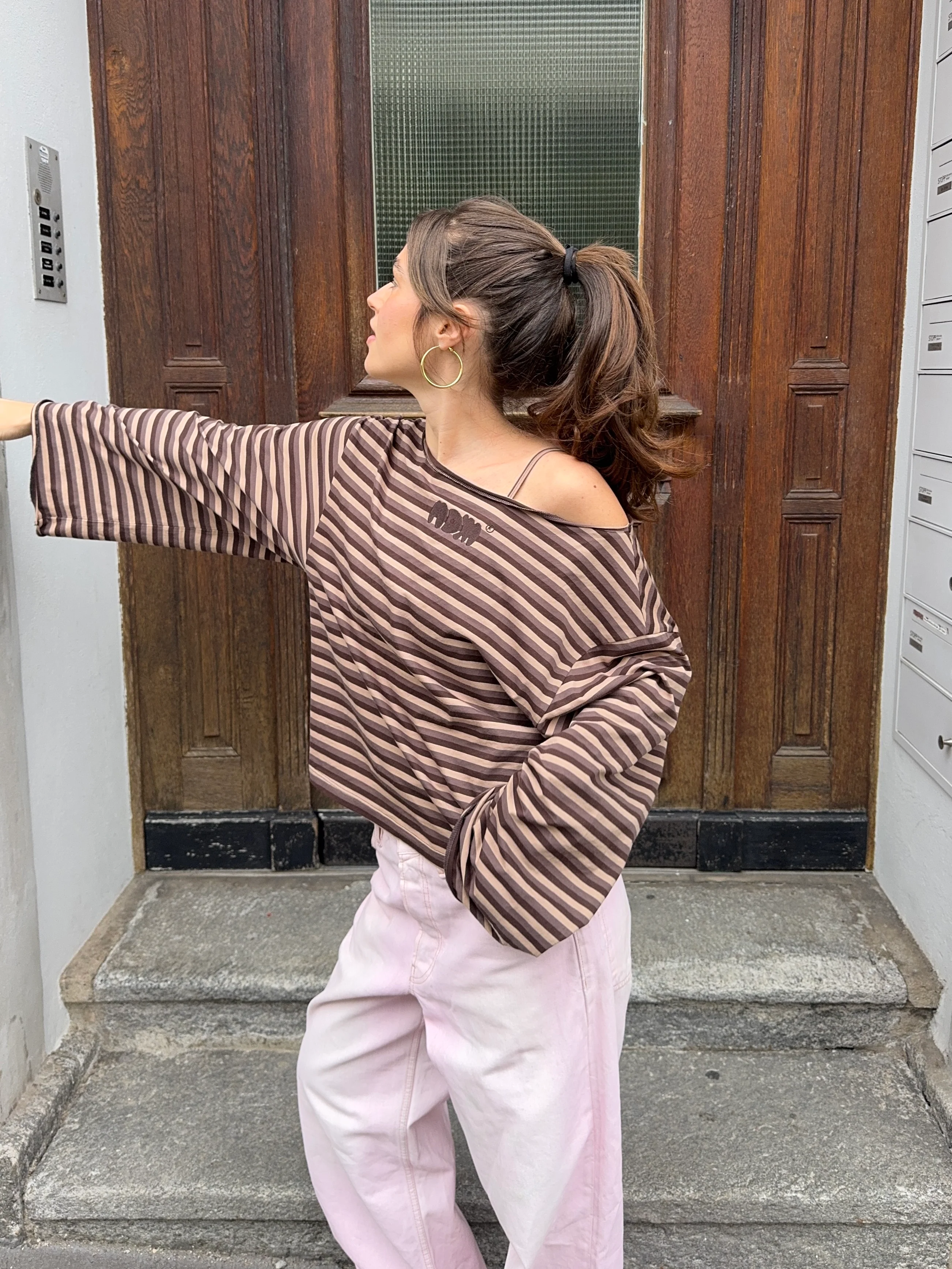 wide neck oversized longsleeve brown stripes - Image 4