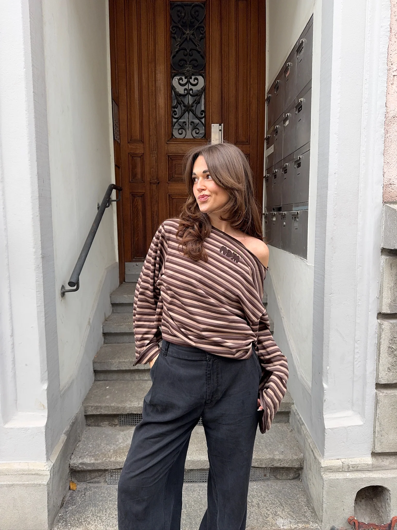wide neck oversized longsleeve brown stripes - Image 8
