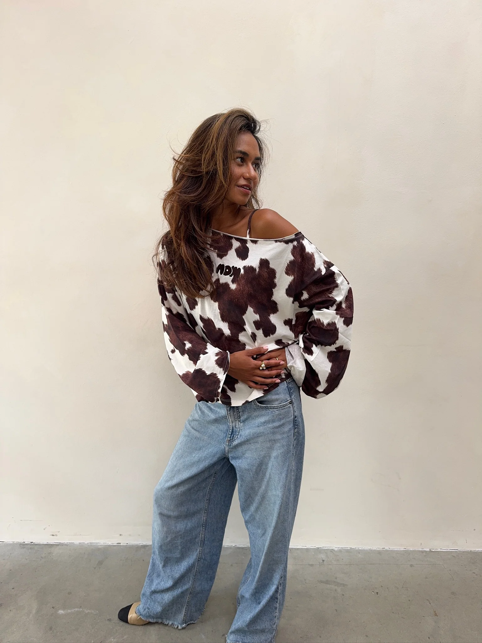 wide neck oversized longsleeve cow - Image 8