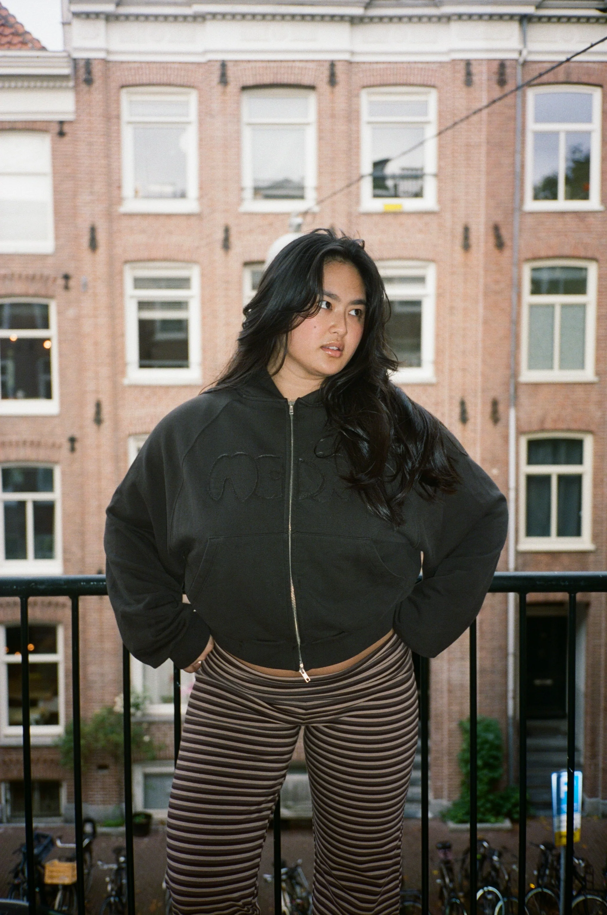 zip hoodie dark brown - Image 13