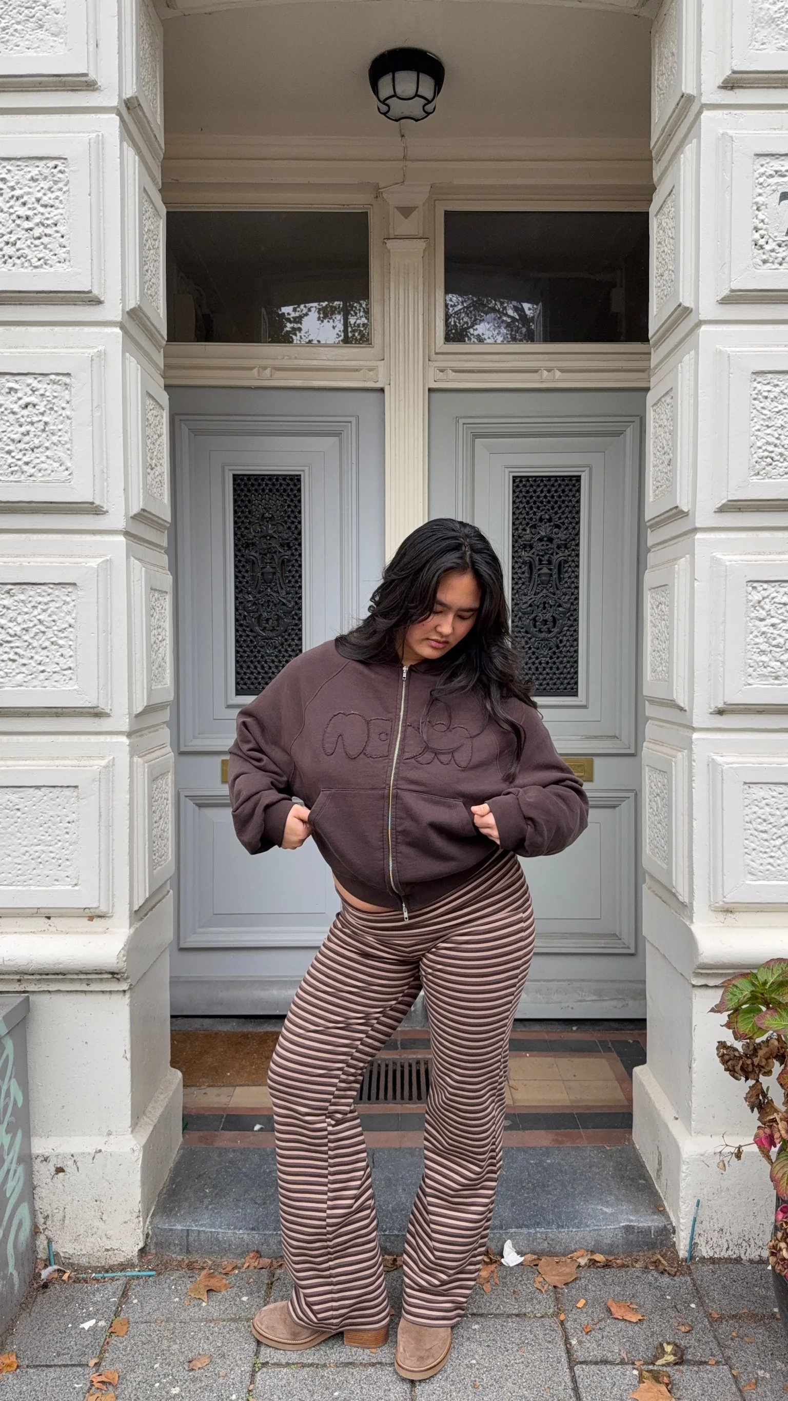 zip hoodie dark brown - Image 3